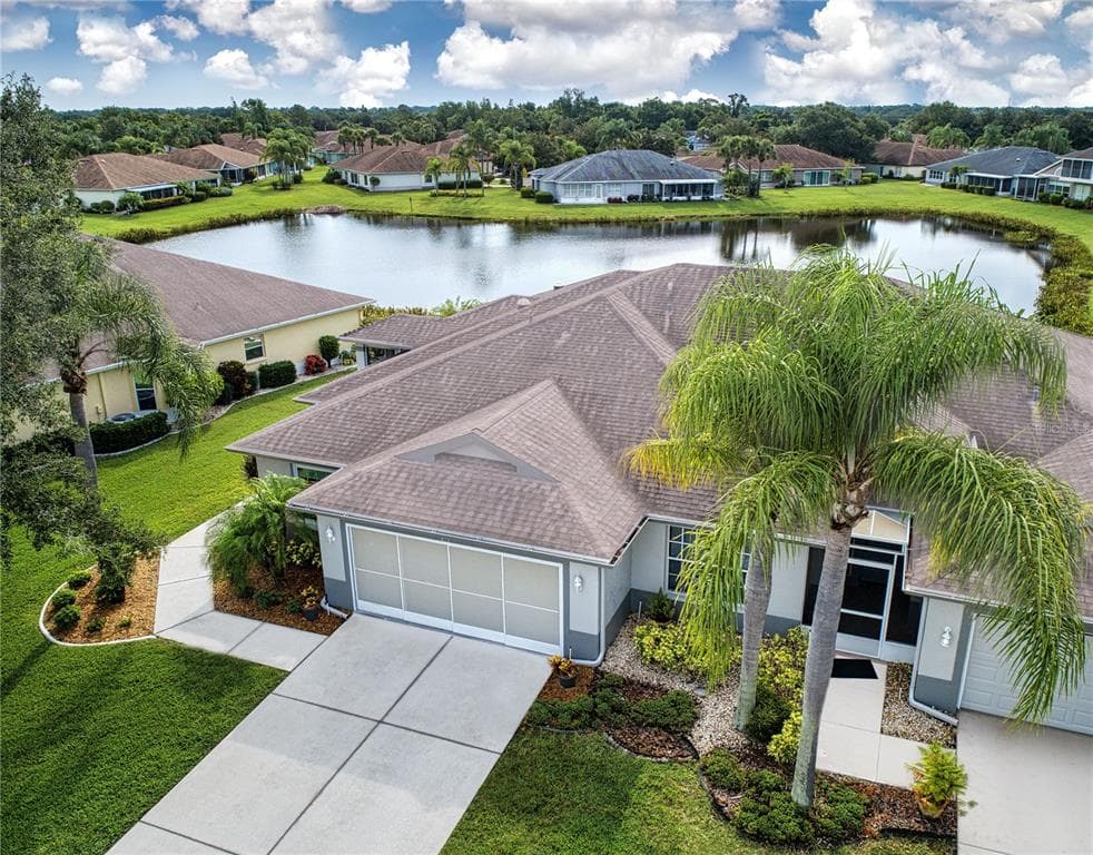 813 STAFFORDSHIRE LANE UNIT 33 SUN CITY CENTER, FL 33573