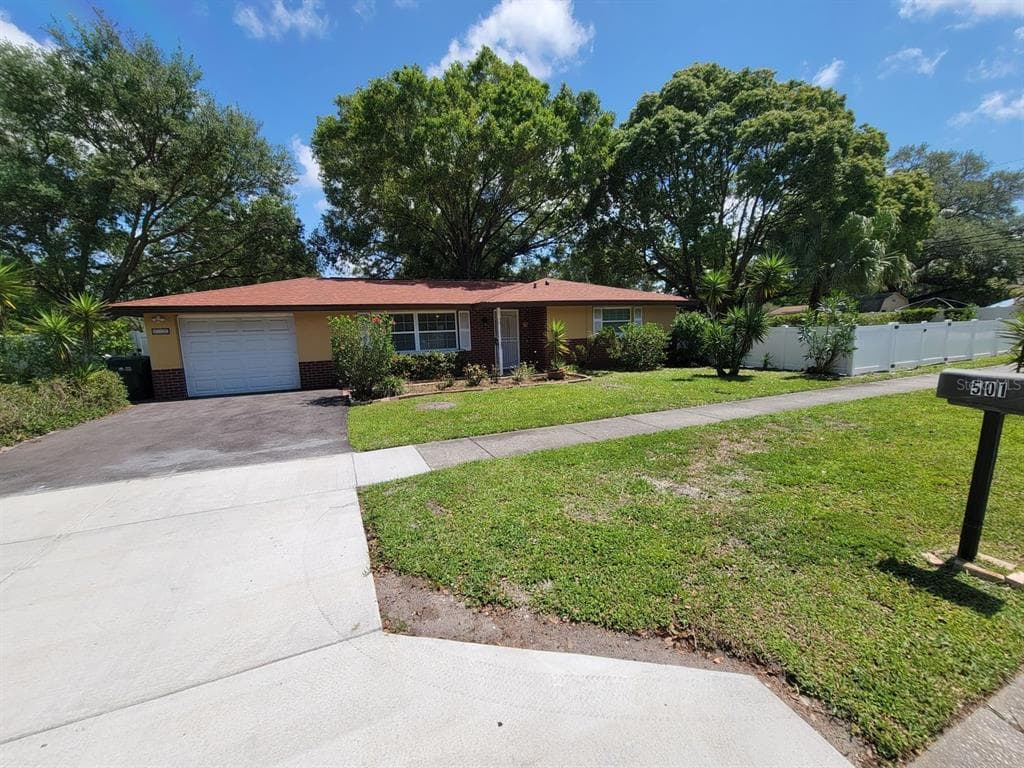 501 LAKE PALMS DRIVE LARGO, FL 33771
