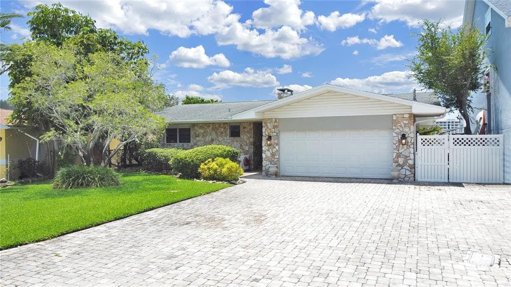 855 180TH AVENUE E REDINGTON SHORES, FL 33708