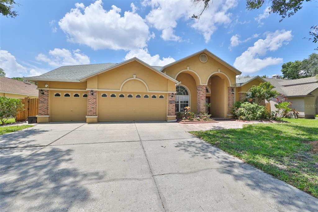 5642 GLENCREST BOULEVARD TAMPA, FL 33625