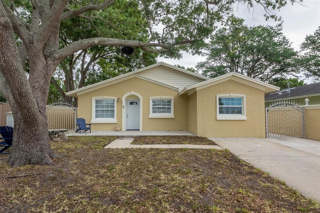 1813 PALM WAY LARGO, FL 33771