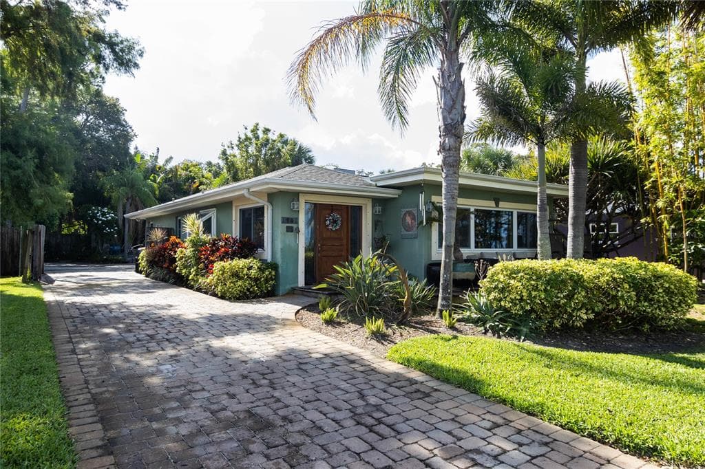 1971 EDGEWATER DRIVE