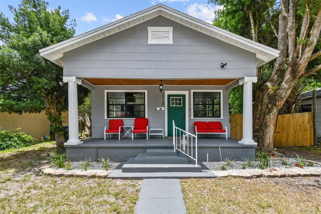 2118 W SAINT JOSEPH STREET