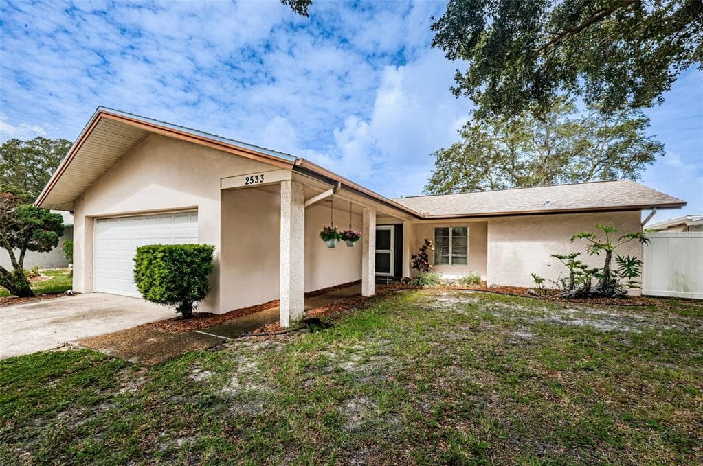 2533 BRAMBLEWOOD DRIVE W
