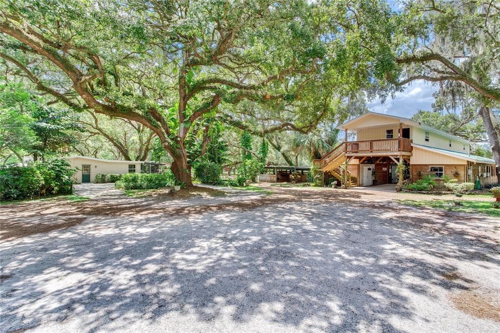 2001 VANDERVORT ROAD