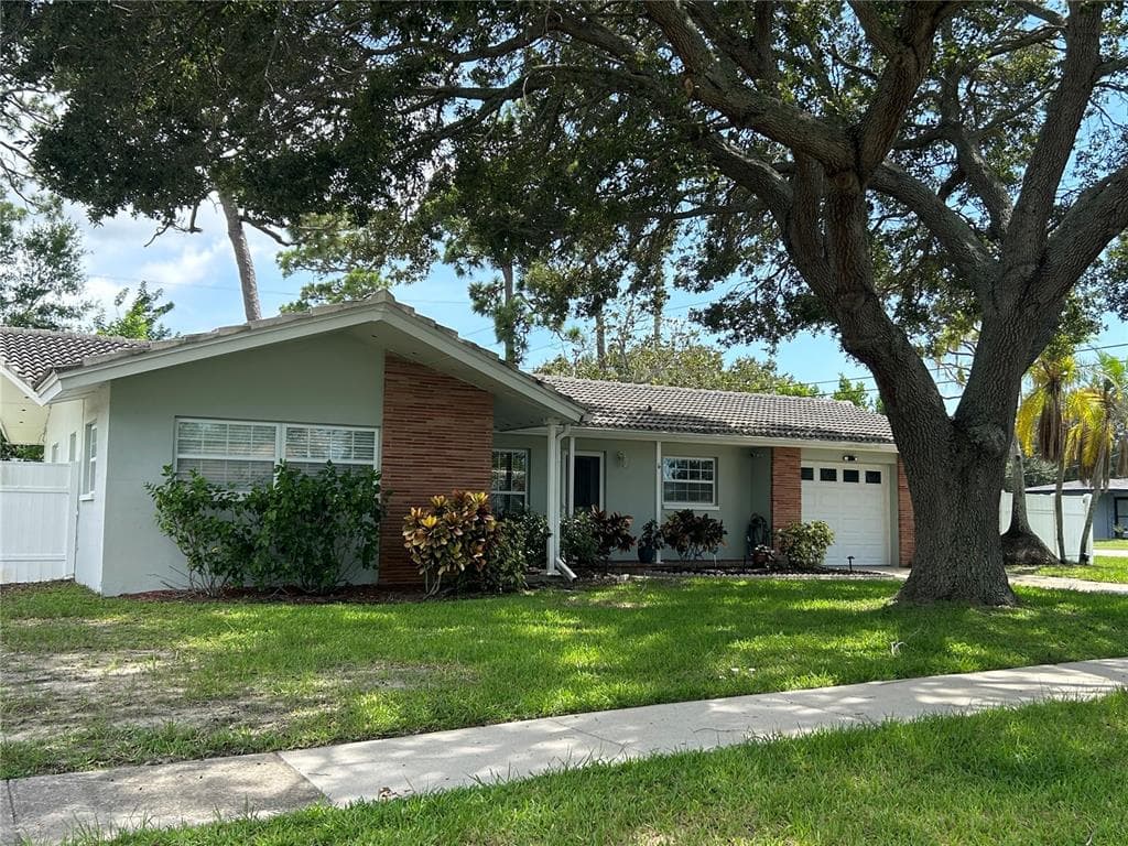1601 LEISURE DRIVE CLEARWATER, FL 33756