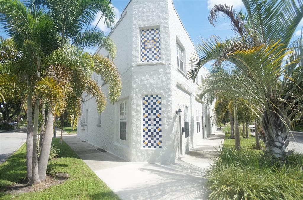 2305 W TEXAS AVENUE UNIT 2 TAMPA, FL 33629