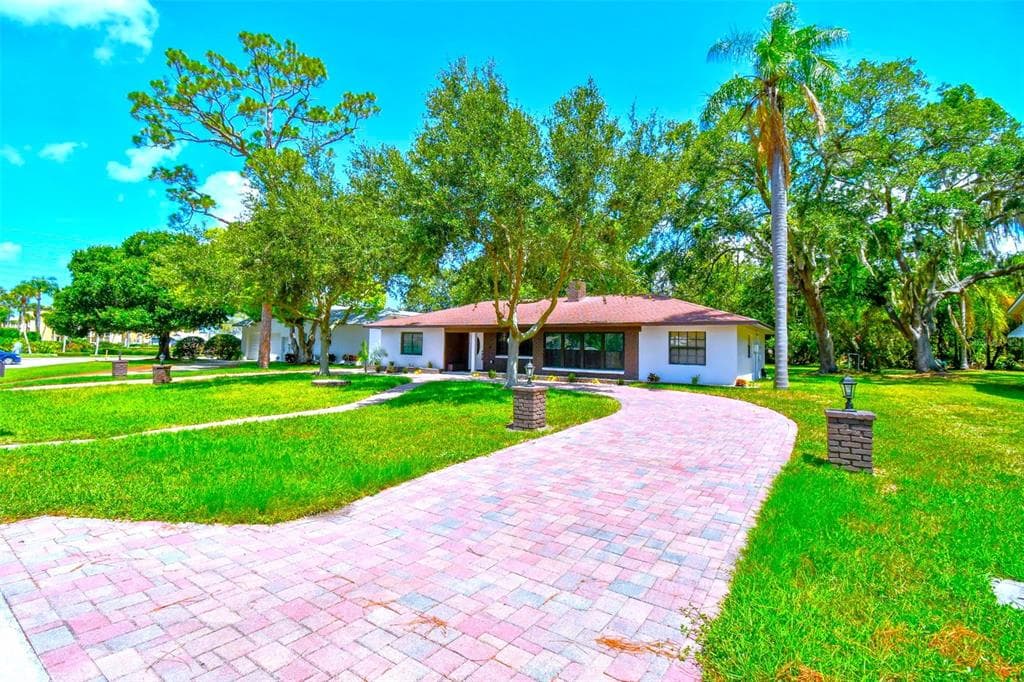 11285 52ND AVENUE N ST PETERSBURG, FL 33708