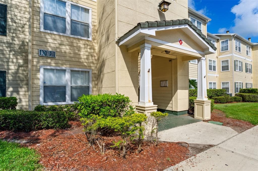 18119 STERLING GATE CIRCLE TAMPA, FL 33647