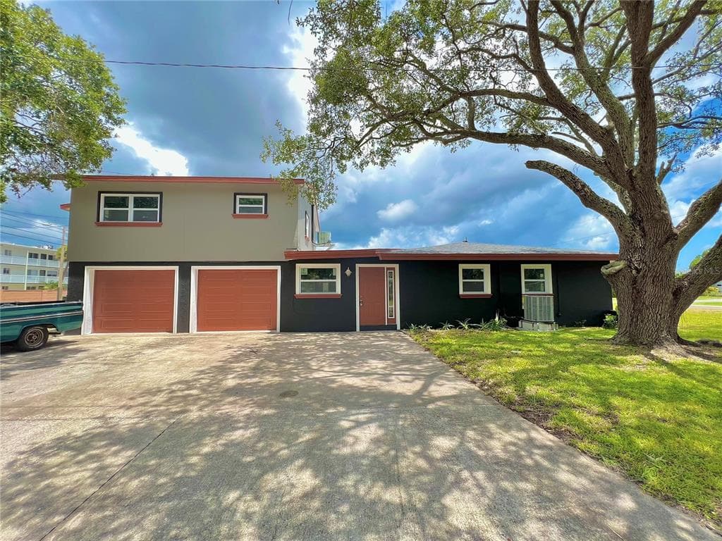 647 75TH AVENUE N ST PETERSBURG, FL 33702