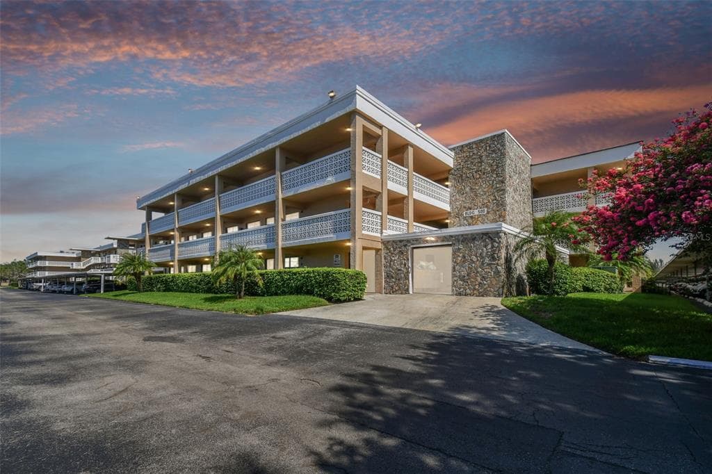 4920 LOCUST STREET NE UNIT 303