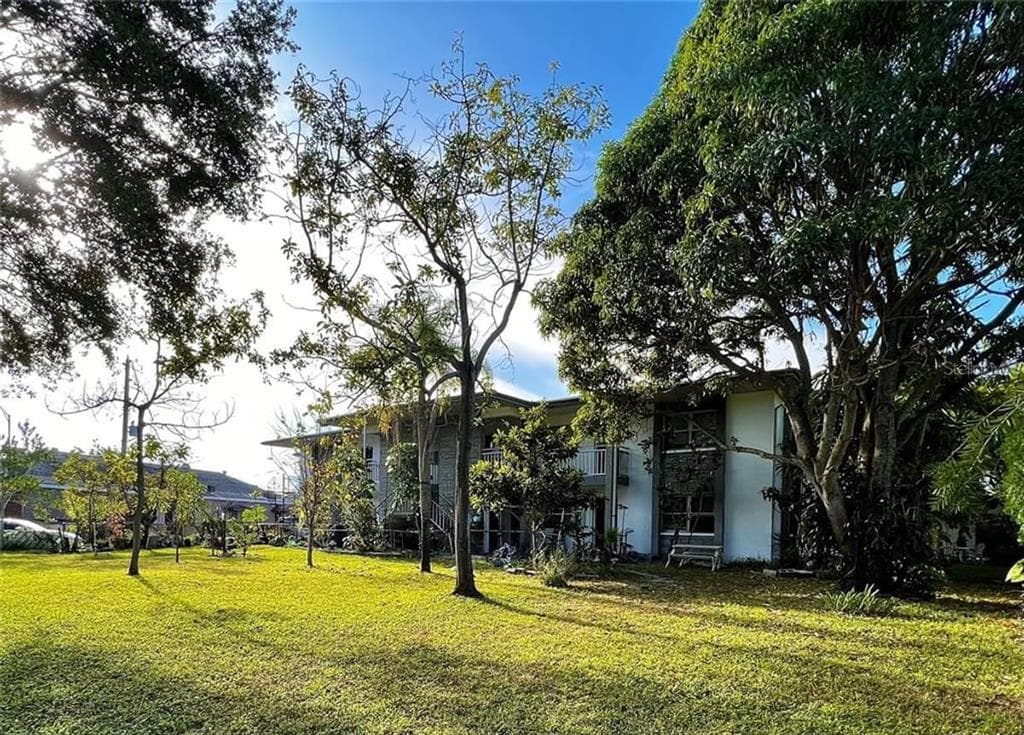 116 SW JEFFERSON CIRCLE N UNIT 1A ST PETERSBURG, FL 33703