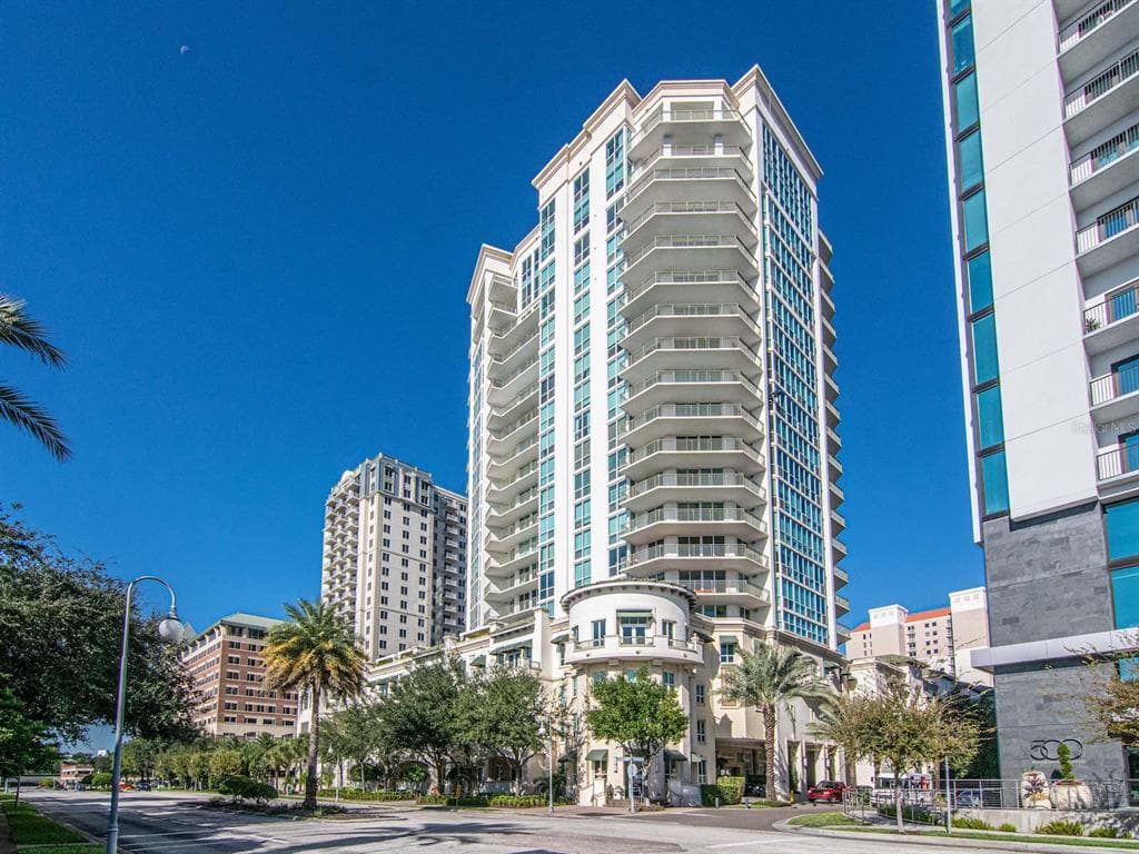 450 KNIGHTS RUN AVENUE UNIT 104 TAMPA, FL 33602