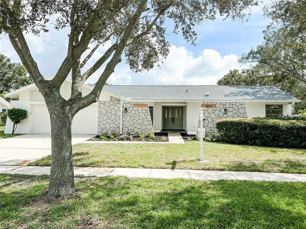 2647 CLUBHOUSE DRIVE N CLEARWATER, FL 33761