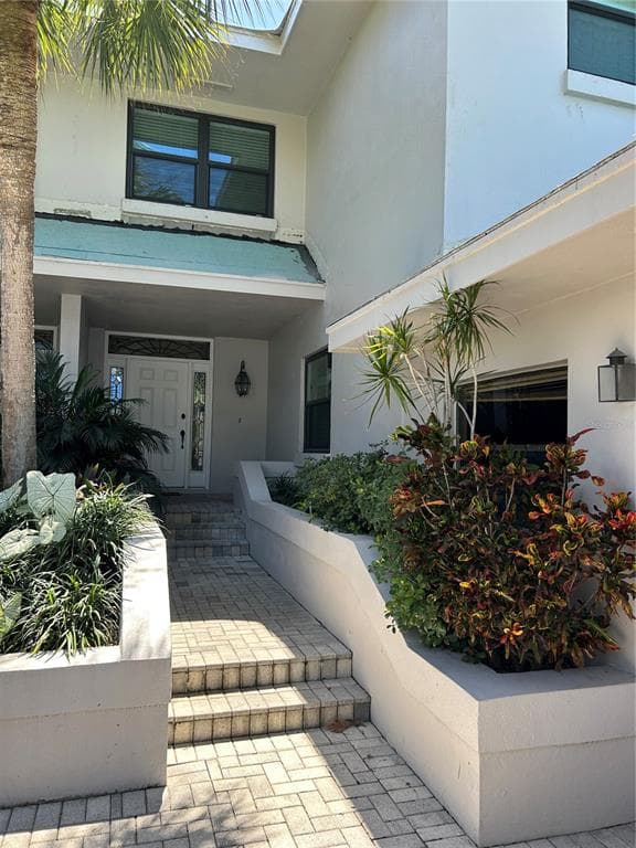 1676 WATERMARK CIRCLE NE ST PETERSBURG, FL 33702