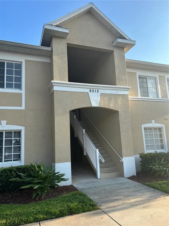 9515 AMBERDALE COURT UNIT 201 RIVERVIEW, FL 33578