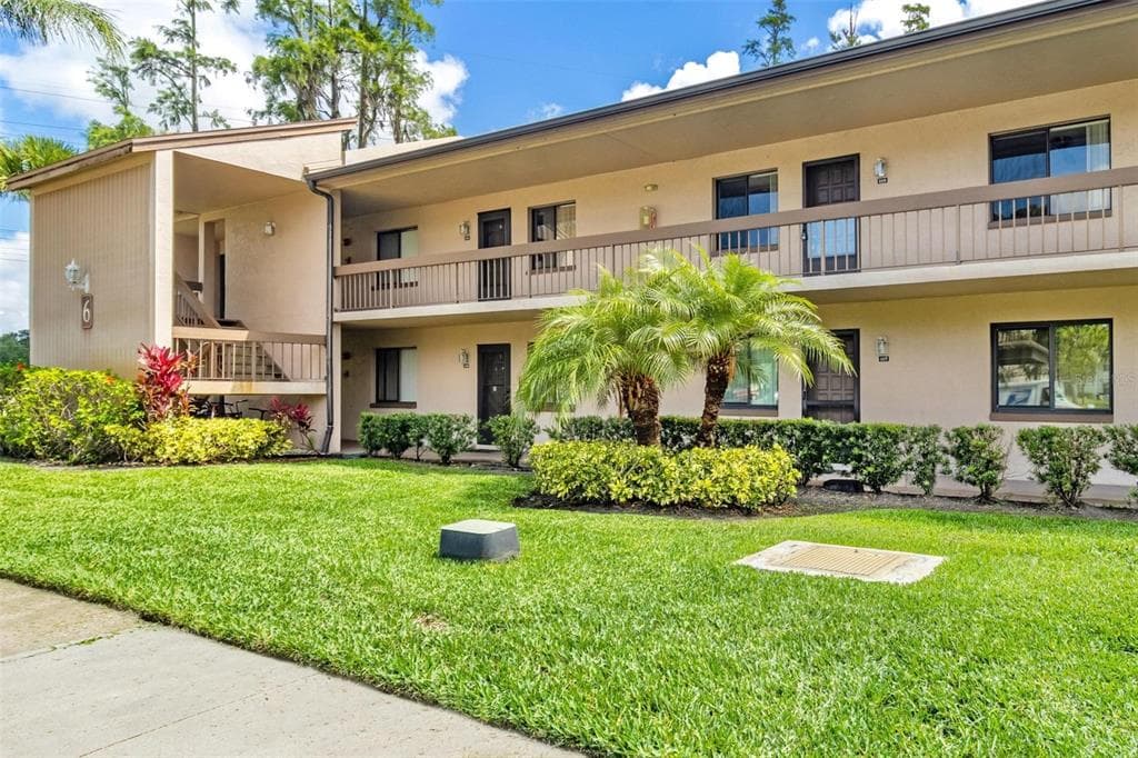 108 WOODLANDS COURT UNIT 108 OLDSMAR, FL 34677