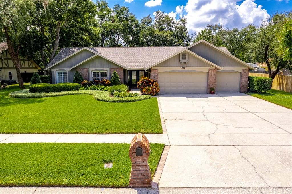 508 SHADOW GROVE COURT LUTZ, FL 33548