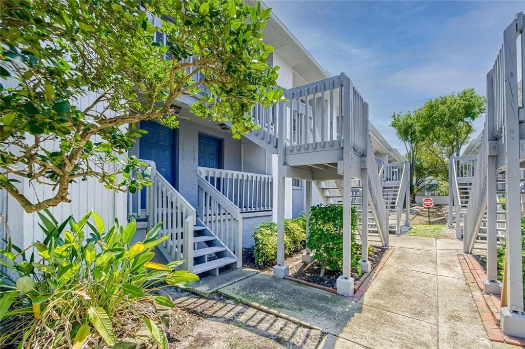 4904 W GANDY BOULEVARD UNIT E206 TAMPA, FL 33611