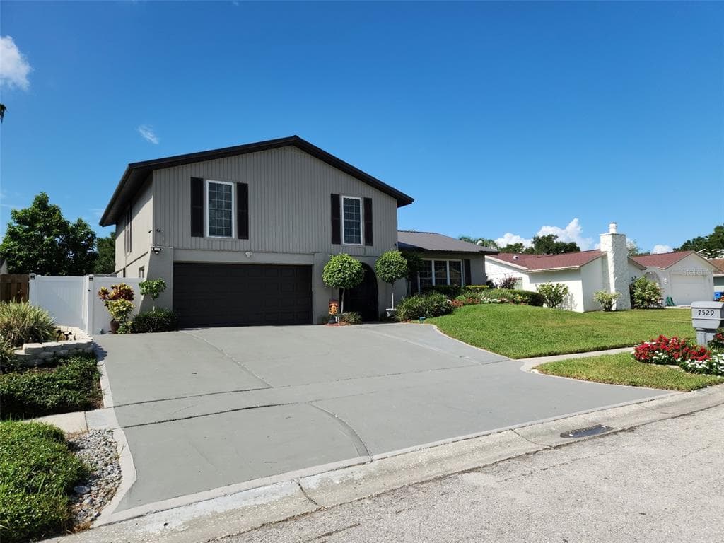 7529 CLEARVIEW DRIVE TAMPA, FL 33634