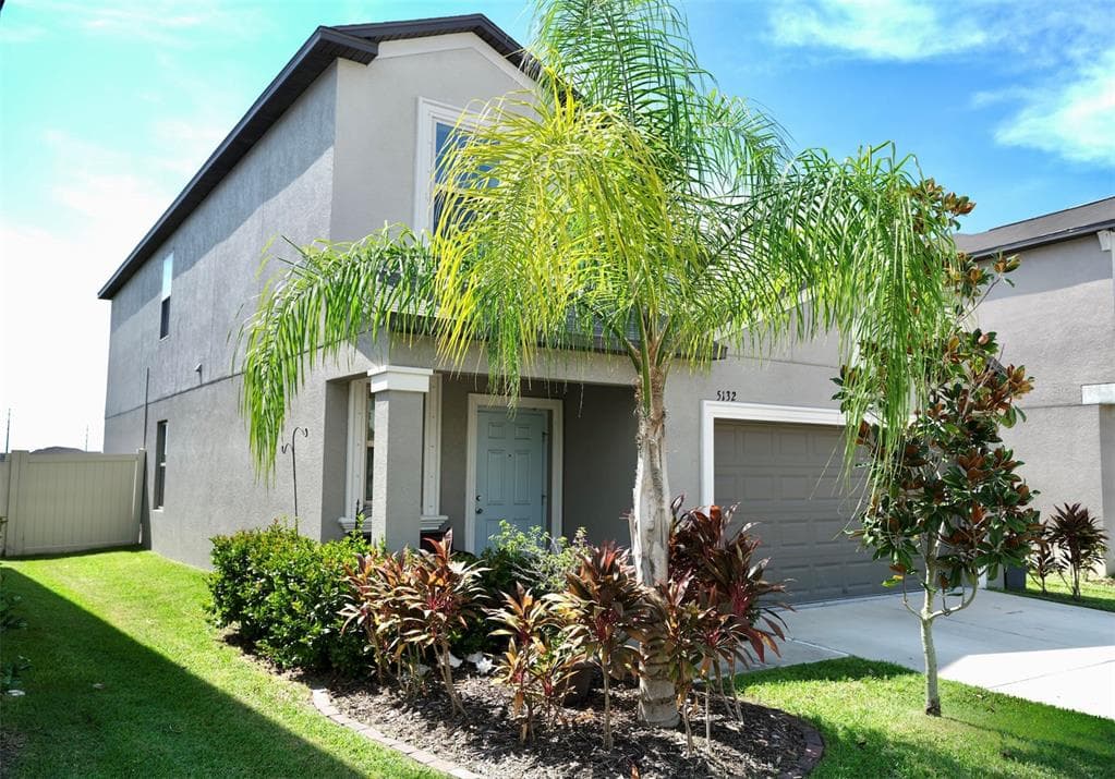 5132 WHITE CHICORY DRIVE