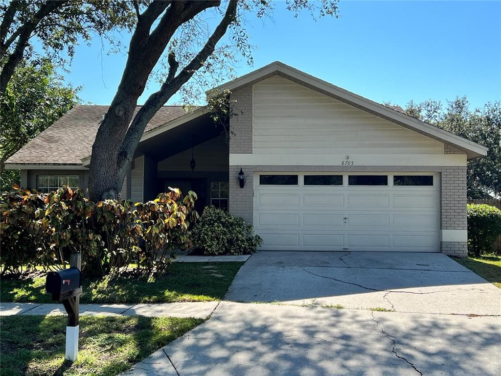 8705 IMPERIAL CT TAMPA, FL 33635
