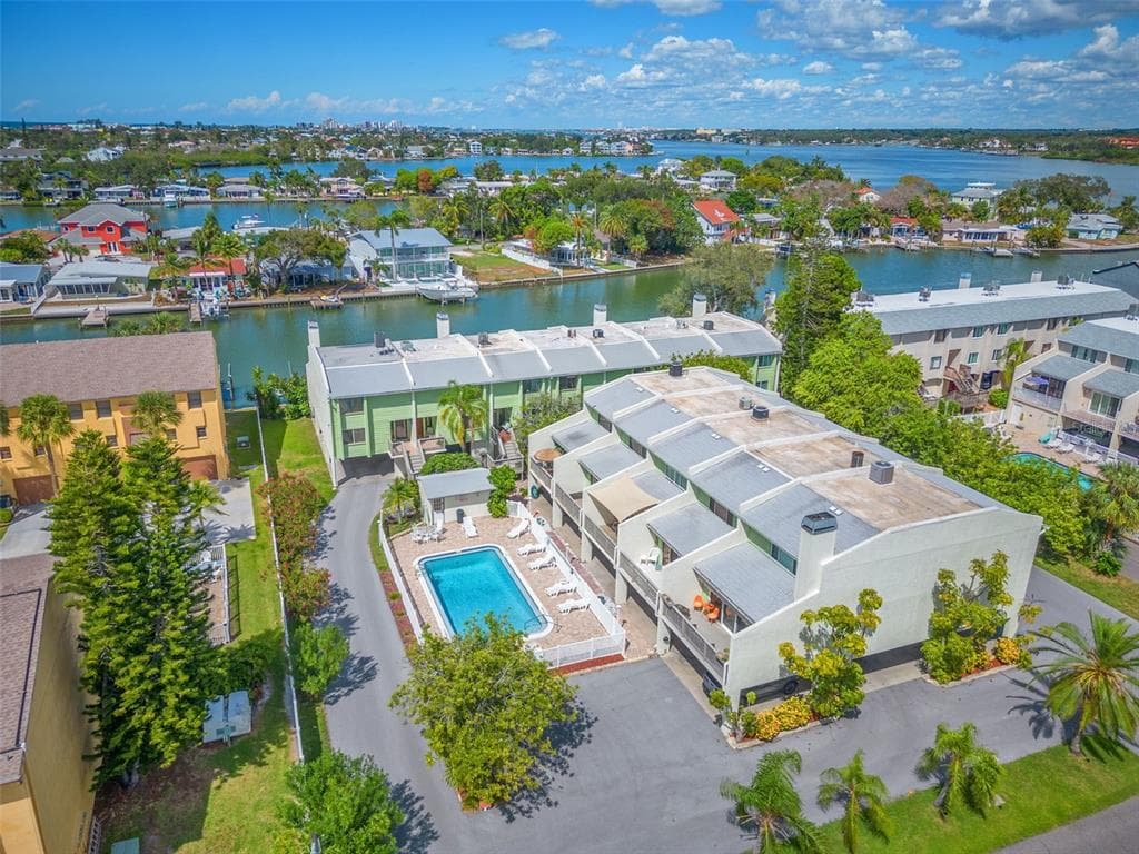 320 WINDRUSH BOULEVARD UNIT 3 INDIAN ROCKS BEACH, FL 33785