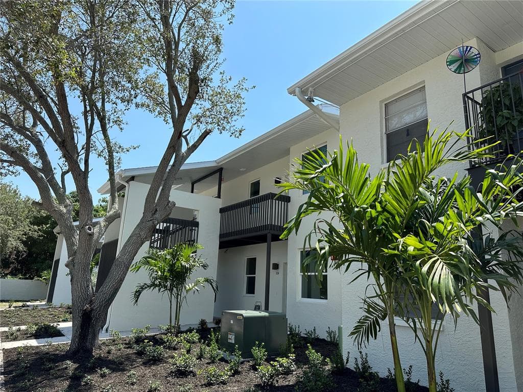 3810 34TH AVENUE SOUTH UNIT 203 ST PETERSBURG, FL 33711