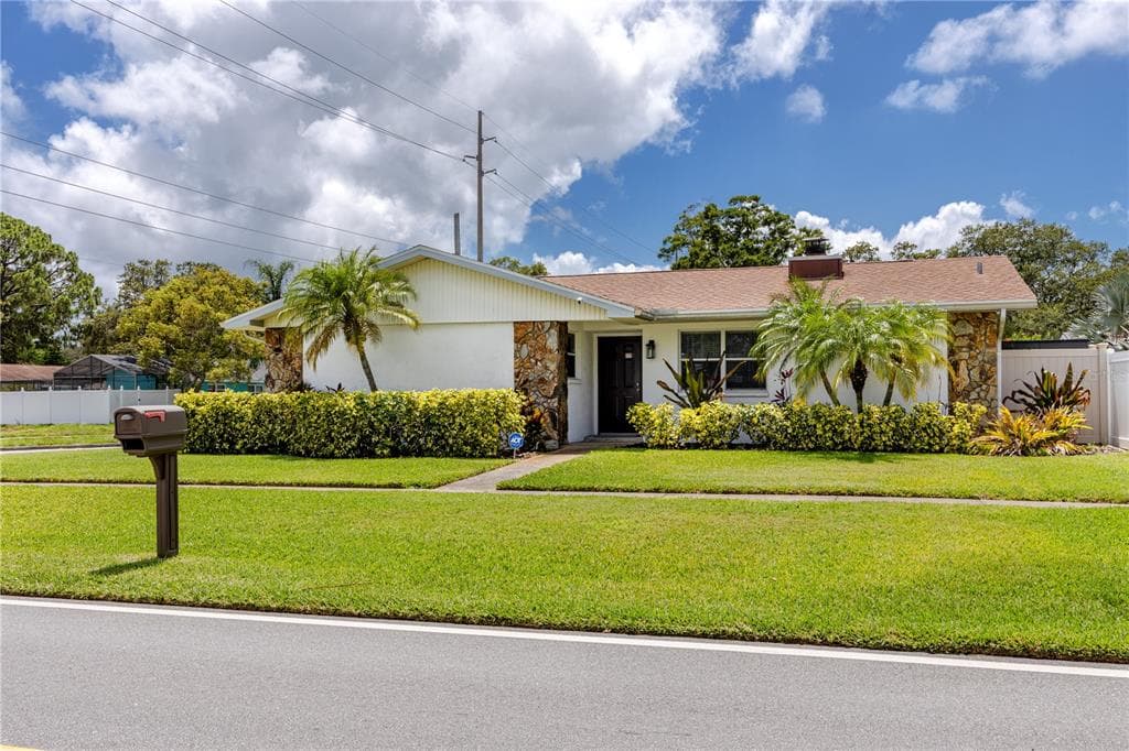 12646 RIDGE RD LARGO, FL 33778