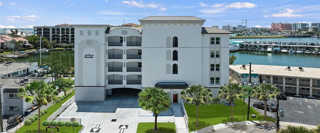 211 DOLPHIN POINT UNIT 402