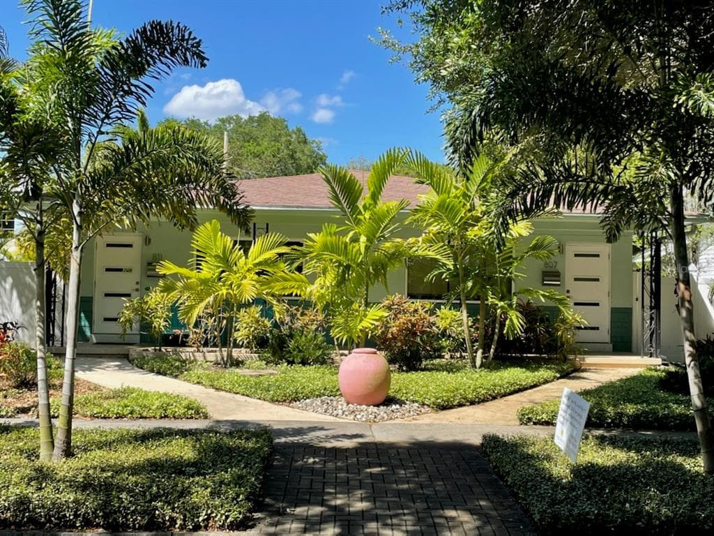 811 26TH AVENUE N ST PETERSBURG, FL 33704