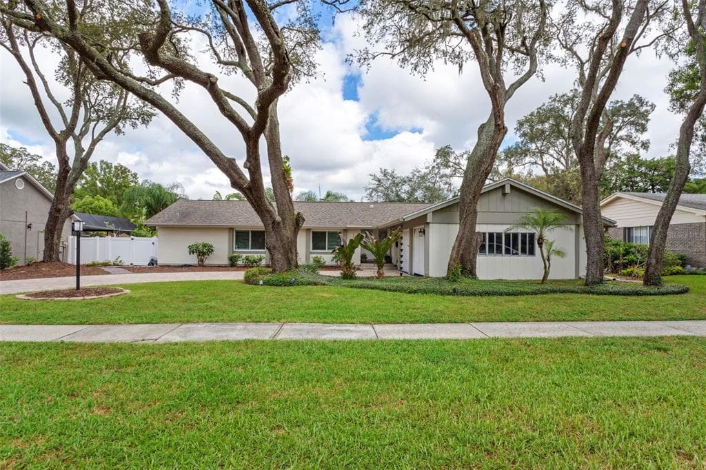 10323 ORANGE GROVE DRIVE TAMPA, FL 33618