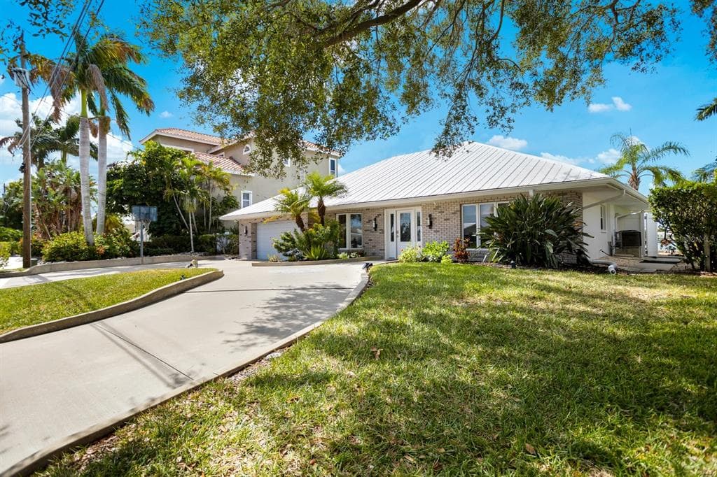430 BUTTONWOOD LANE LARGO, FL 33770