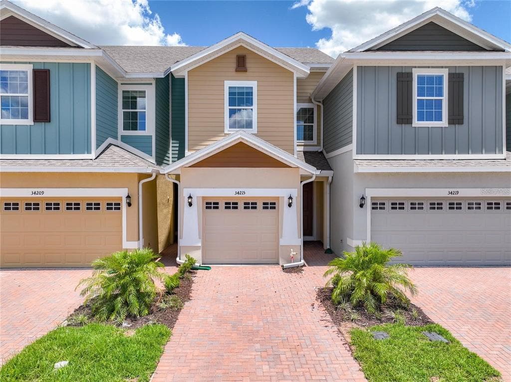 34215 ROGALLO LN WESLEY CHAPEL, FL 33545