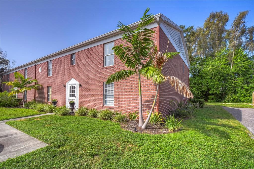 8370 13TH STREET N UNIT B ST PETERSBURG, FL 33702