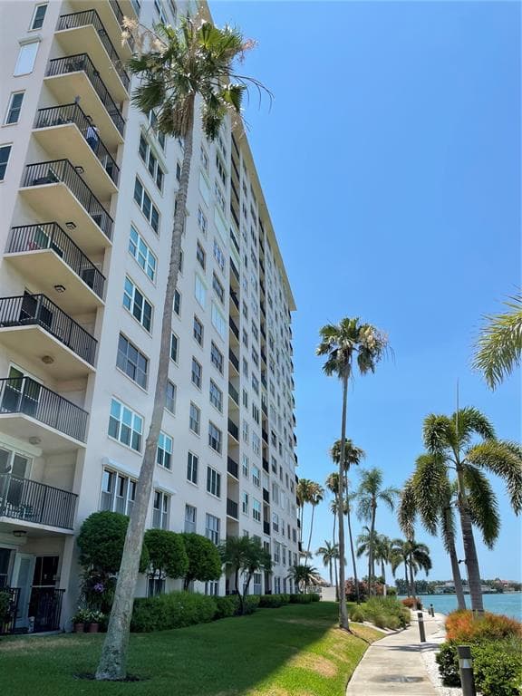 5220 BRITTANY DRIVE S UNIT 502 ST PETERSBURG, FL 33715