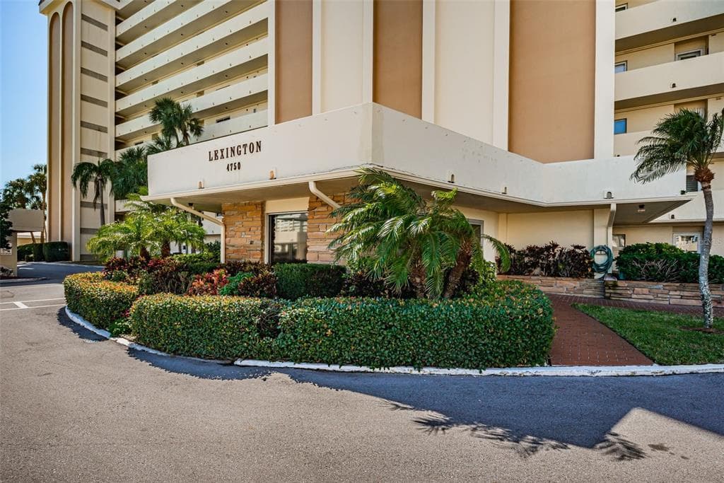 4750 COVE CIRCLE UNIT 301 ST PETERSBURG, FL 33708