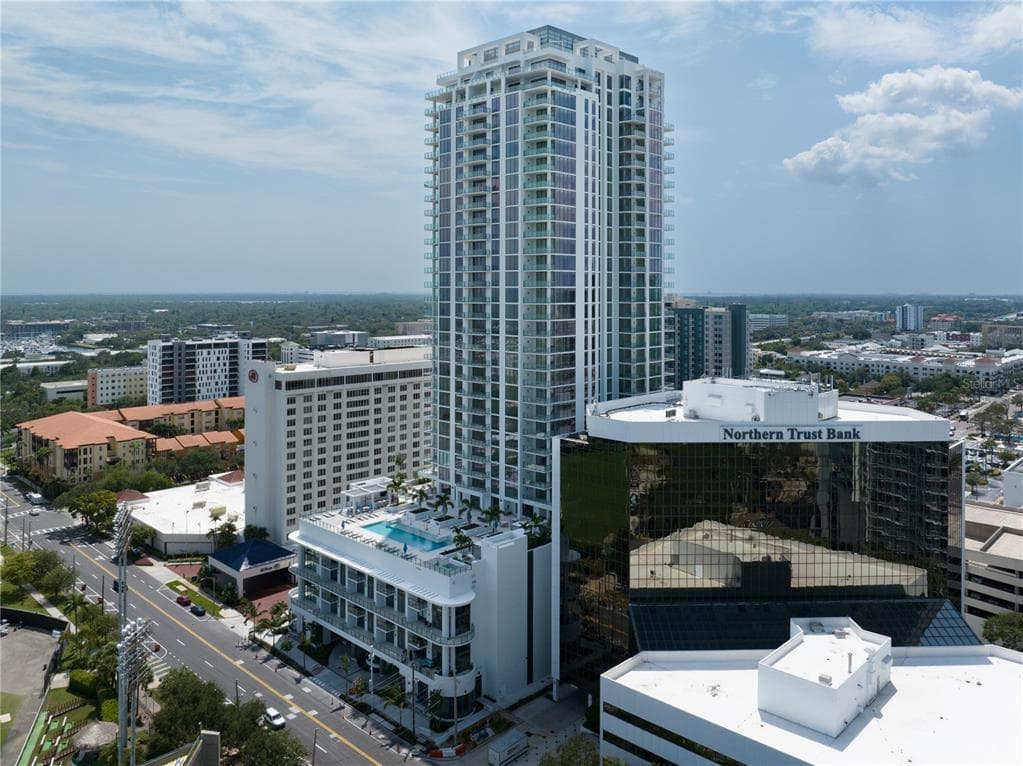 301 1ST STREET S UNIT 907
