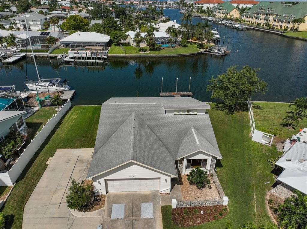 6303 LAKE SUNRISE DRIVE APOLLO BEACH, FL 33572