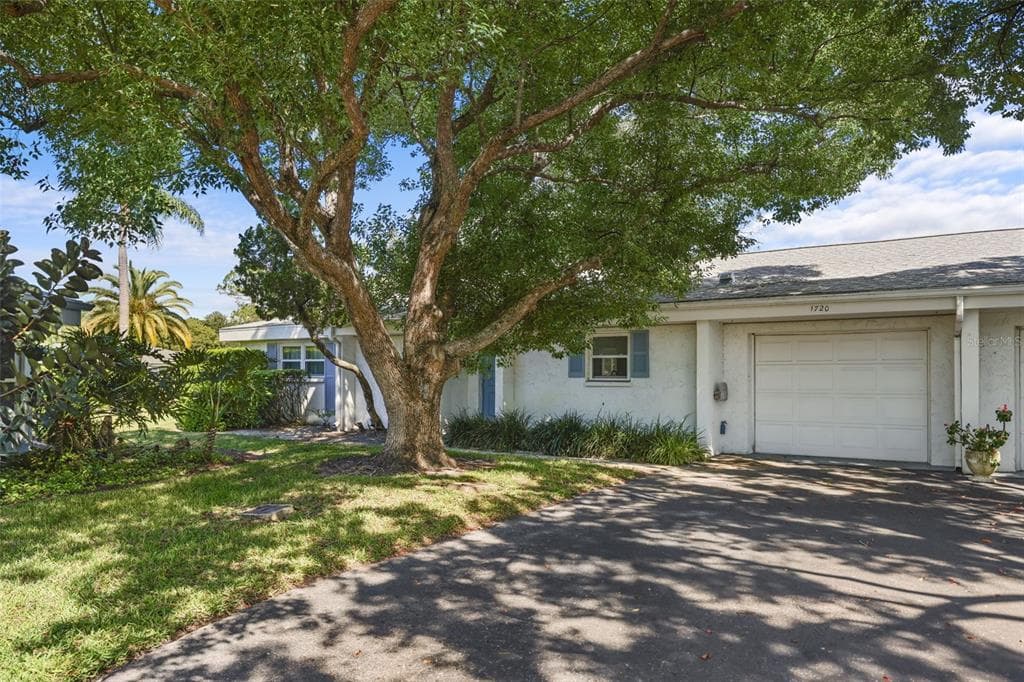 1720 PALMER COURT PALM HARBOR, FL 34685
