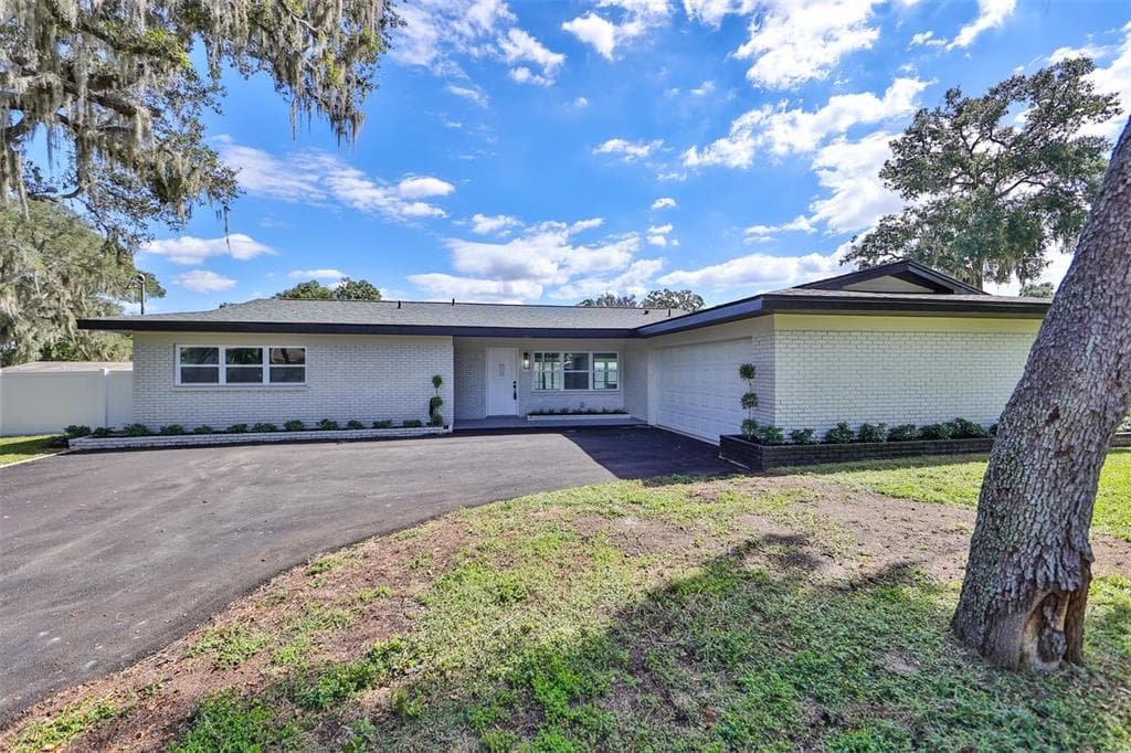 809 HEIDI ROAD
