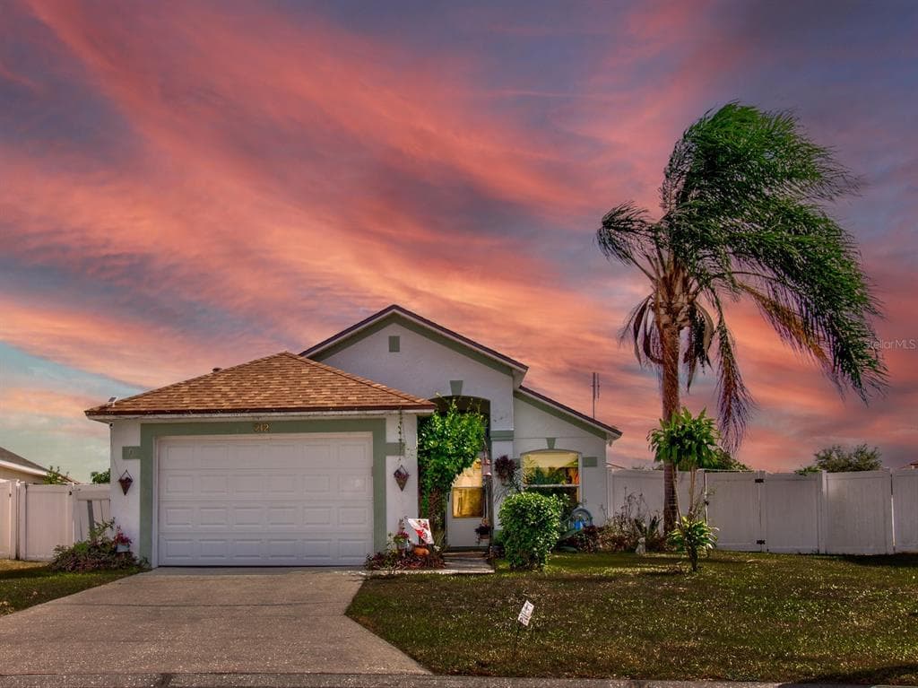 212 SONJA CIRCLE DAVENPORT, FL 33897