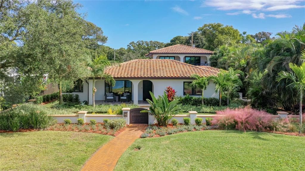 130 SUNSET DRIVE S ST PETERSBURG, FL 33707