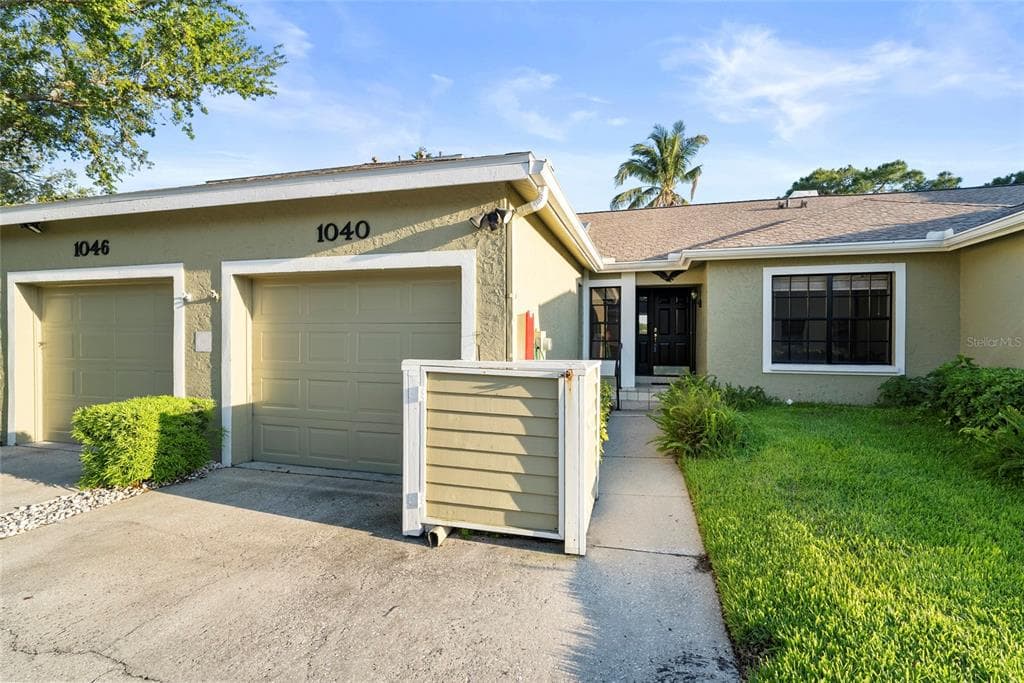 1040 SANABEL COURT NE ST PETERSBURG, FL 33702