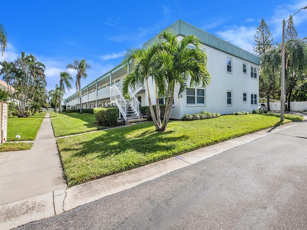 5217 81ST STREET N UNIT 16 ST PETERSBURG, FL 33709