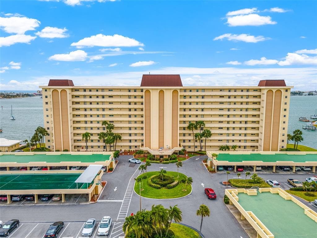 4750 COVE CIRCLE UNIT 302 ST PETERSBURG, FL 33708