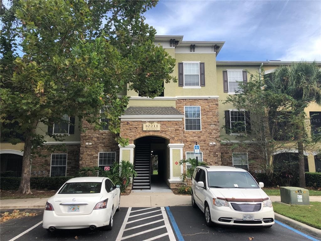 10211 COURTNEY PALMS BOULEVARD UNIT 103 TAMPA, FL 33619