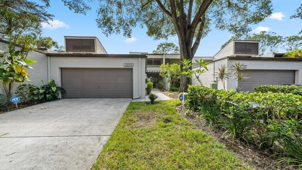 4224 FAIRWAY RUN TAMPA, FL 33618