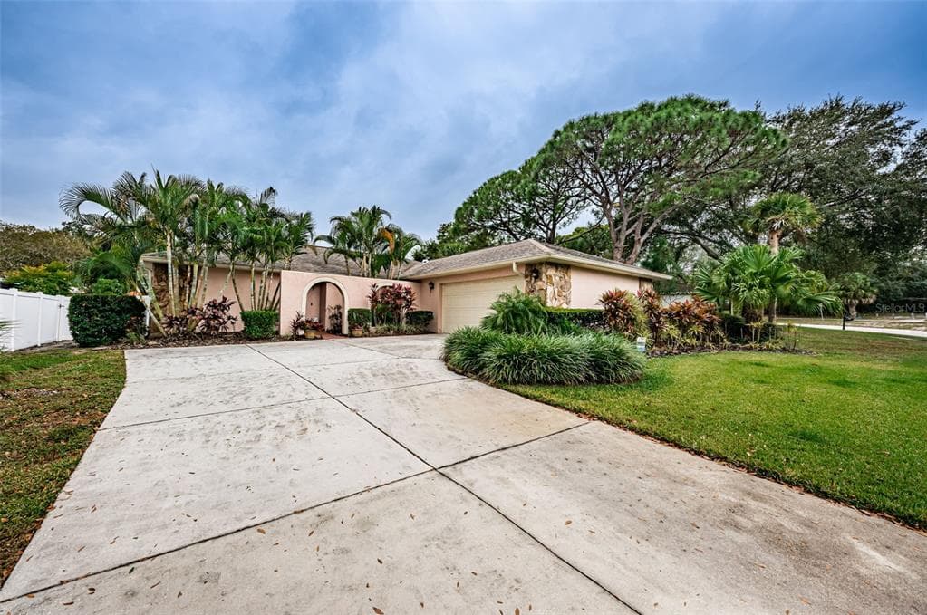 3421 HYDE PARK DRIVE CLEARWATER, FL 33761