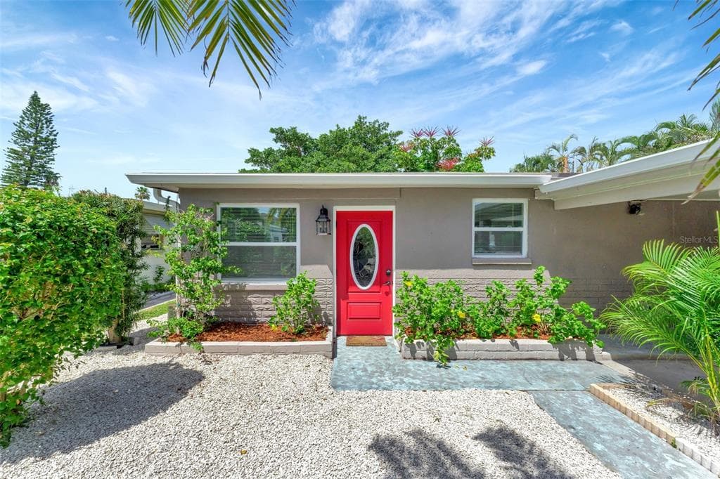 13311 2ND STREET E UNIT 2 MADEIRA BEACH, FL 33708